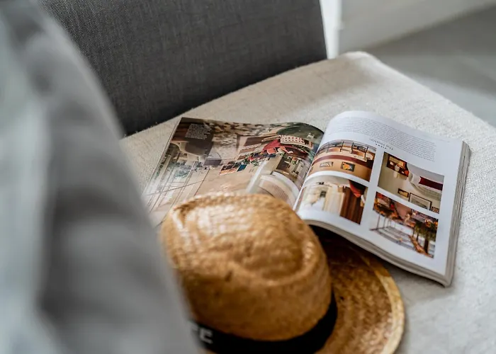 Apartment Stylish And Flat - *