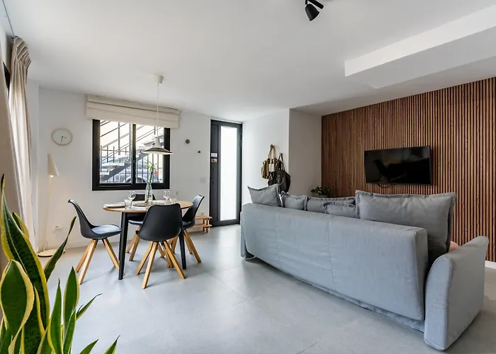 Apartment Stylish And Flat - *